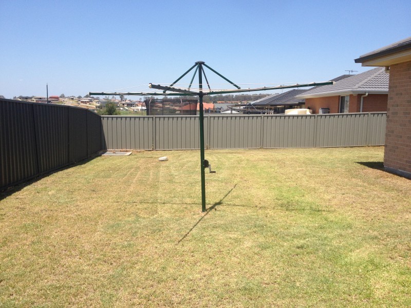 27 Niven Parade, Aberglasslyn NSW 2320