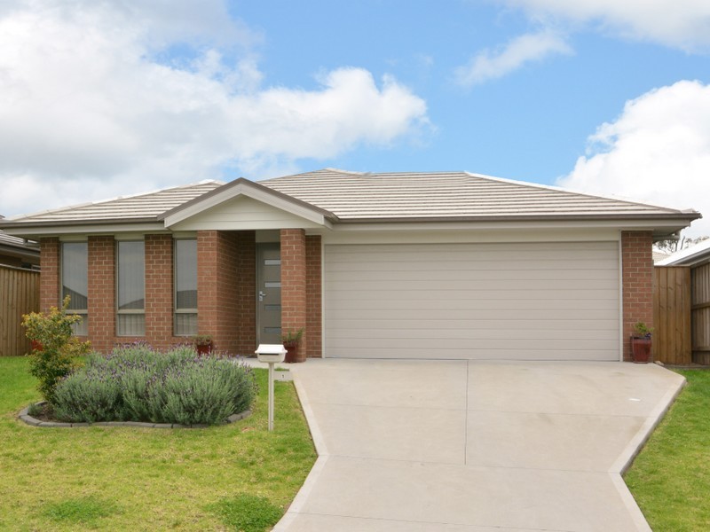 1 Grebe Street, Aberglasslyn NSW 2320