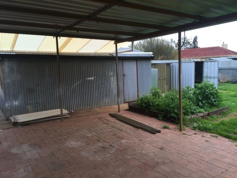 16 Longleat Road, Elizabeth Vale SA 5112