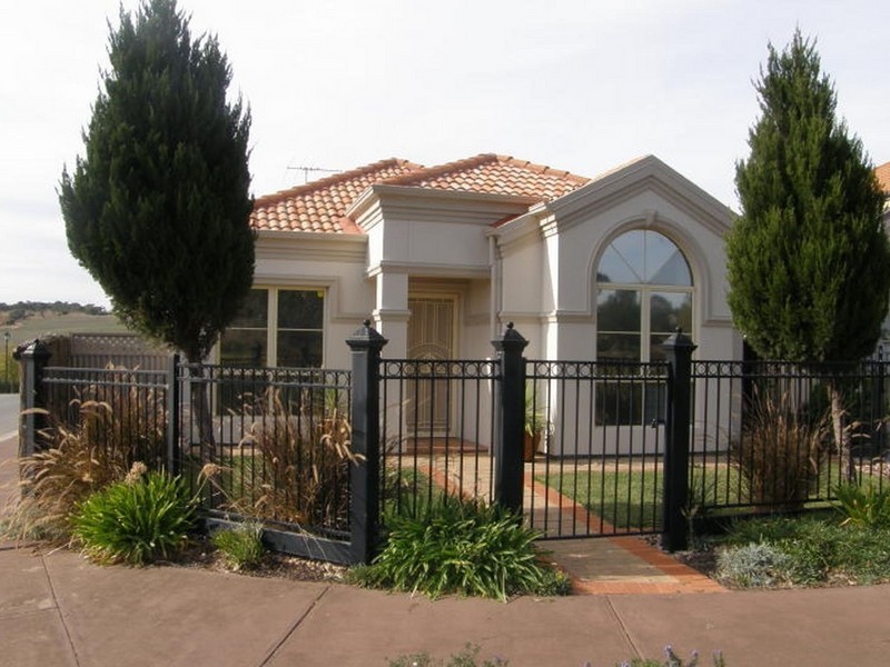 1 Lakeside Court, Greenwith SA 5125