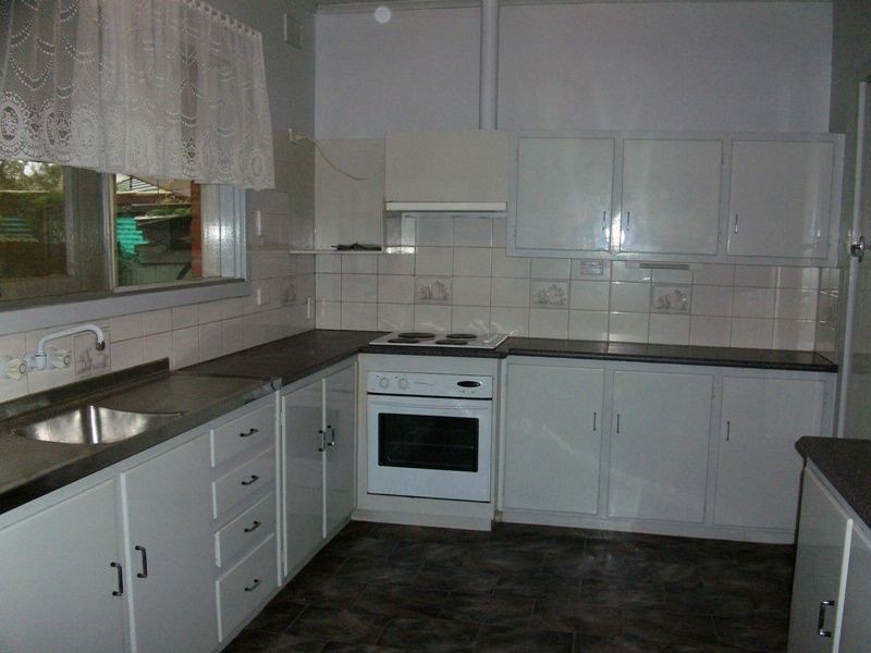 25 St Leonard Crescent, Elizabeth Downs SA 5113