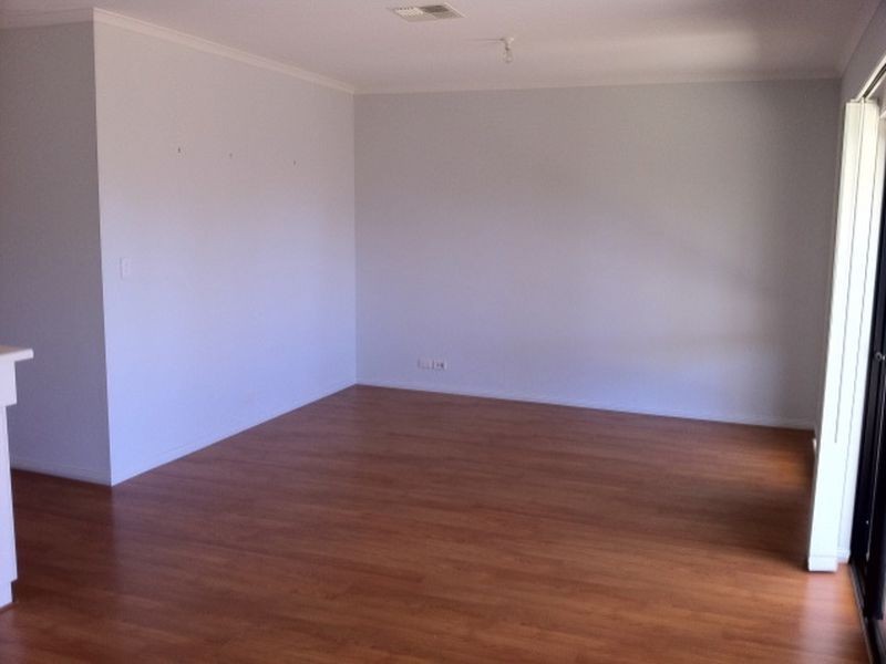 83 Lord Howe Crescent, Mawson Lakes SA 5095