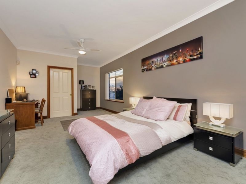 11 Hudson Lowe Drive, Greenwith SA 5125