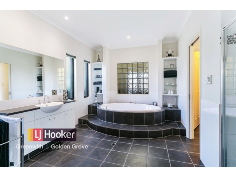 10 Hinchinbrook Avenue, Mawson Lakes SA 5095