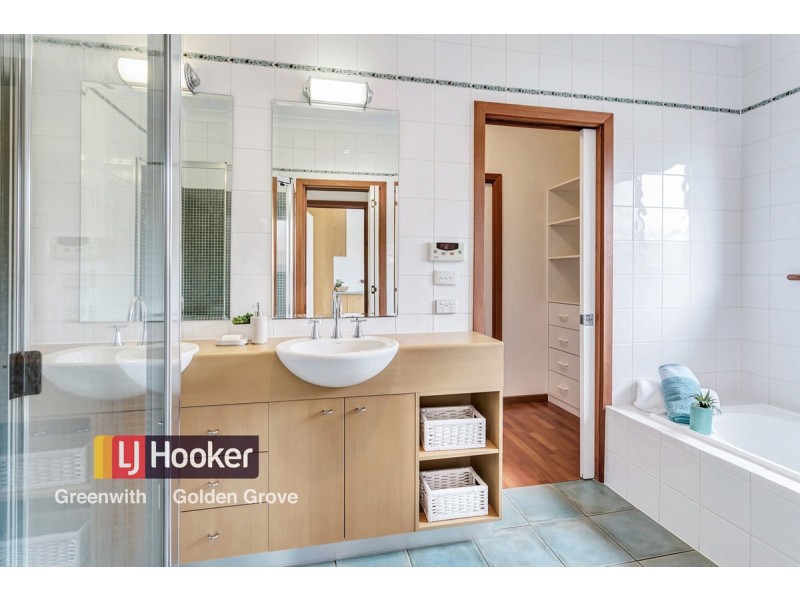 2 Oakley Street, Redwood Park SA 5097