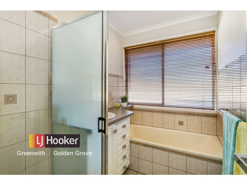 18 Kirrawee Drive, Redwood Park SA 5097