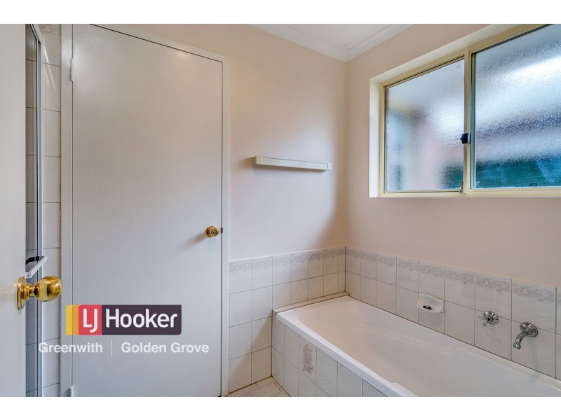 13 Lake Magenta Court, Greenwith SA 5125