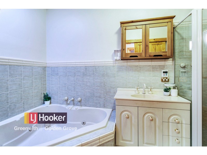 24 McKenzie Crescent, Gulfview Heights SA 5096