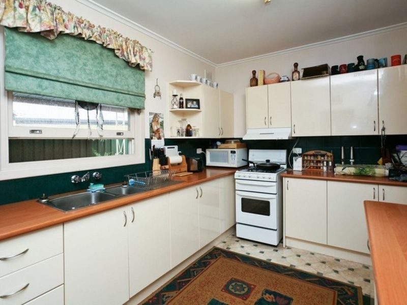 2 Valma Avenue, Parafield Gardens SA 5107