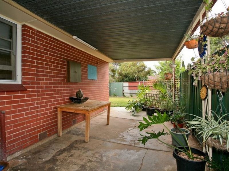 2 Valma Avenue, Parafield Gardens SA 5107