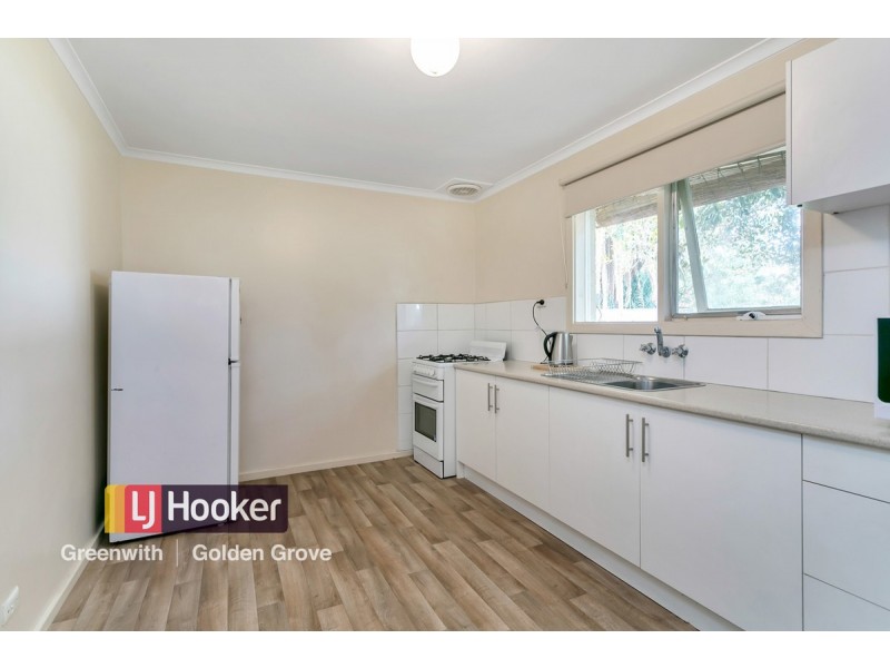 17 Moulds Crescent, Smithfield SA 5114