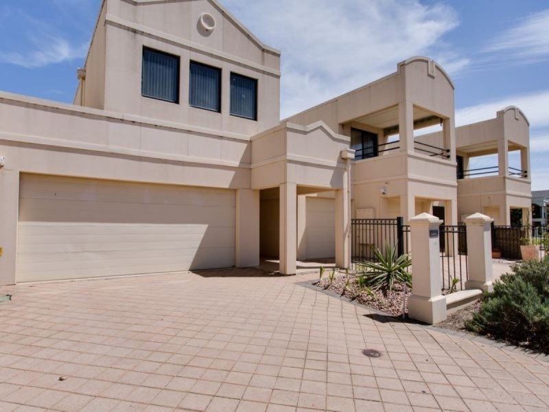 18 Shearwater Drive, Mawson Lakes SA 5095
