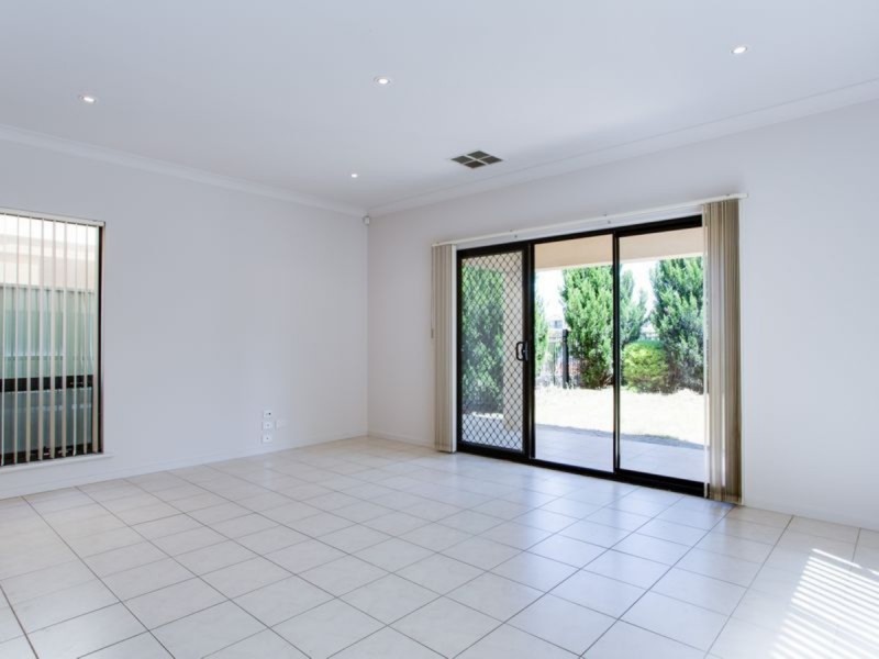 18 Shearwater Drive, Mawson Lakes SA 5095