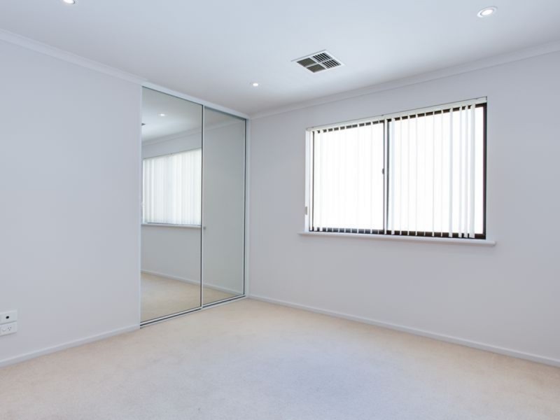 18 Shearwater Drive, Mawson Lakes SA 5095