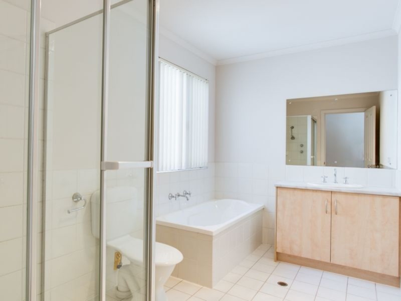 18 Shearwater Drive, Mawson Lakes SA 5095