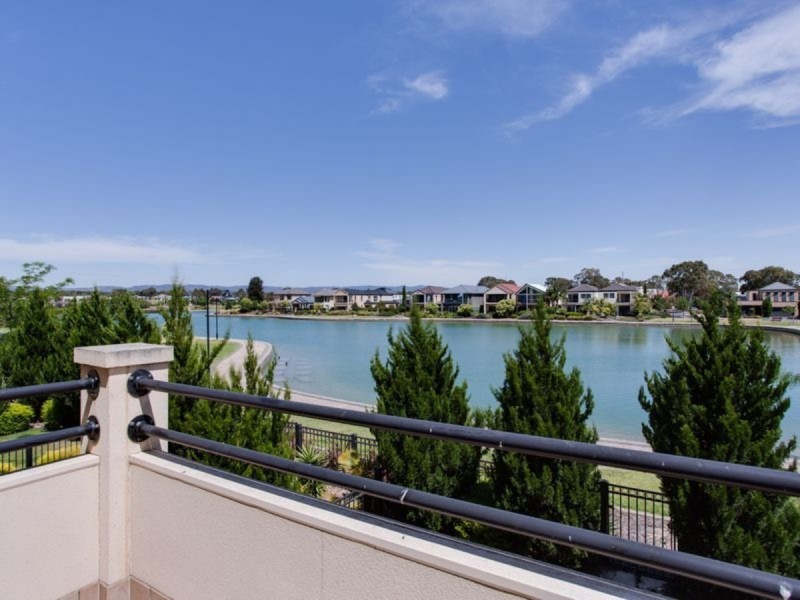 18 Shearwater Drive, Mawson Lakes SA 5095