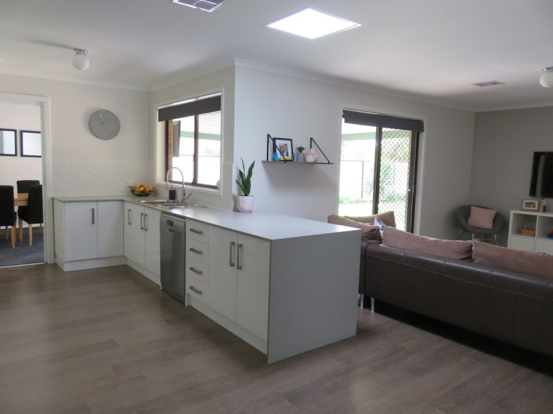 25 Blaxland Avenue, Wynn Vale SA 5127