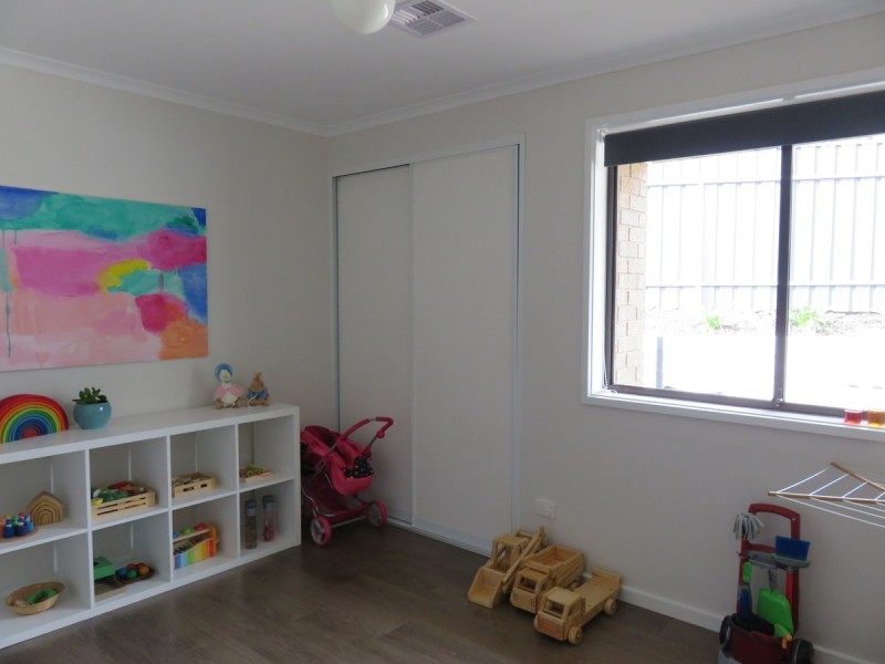 25 Blaxland Avenue, Wynn Vale SA 5127