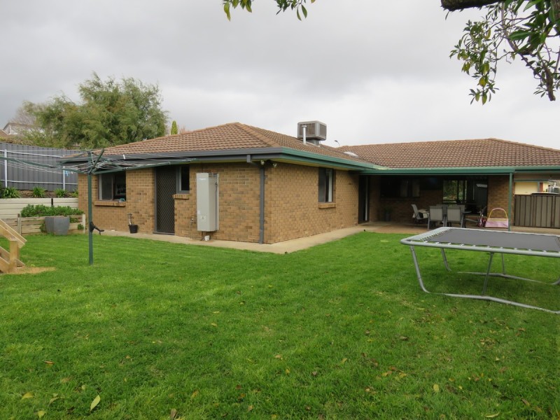 25 Blaxland Avenue, Wynn Vale SA 5127