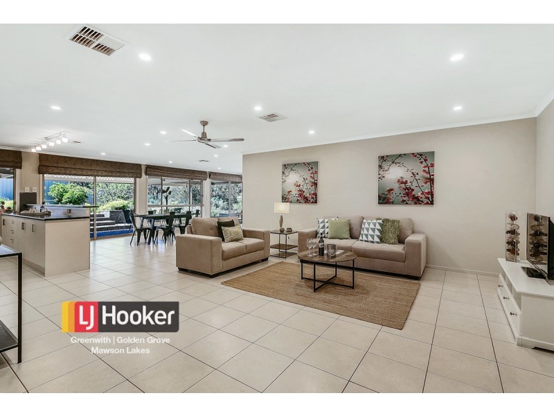 18 Thompson Circuit, Evanston Park SA 5116