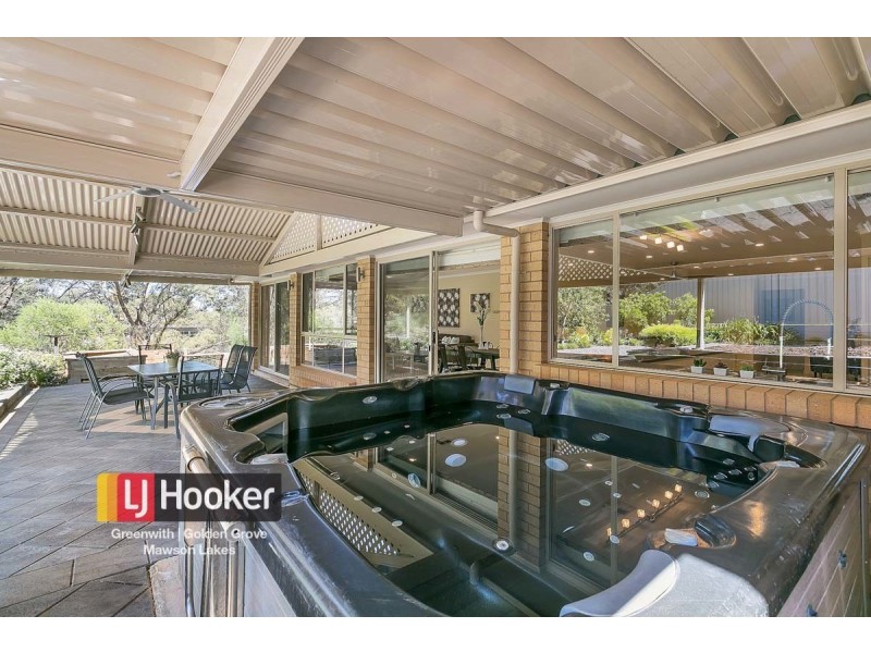 18 Thompson Circuit, Evanston Park SA 5116