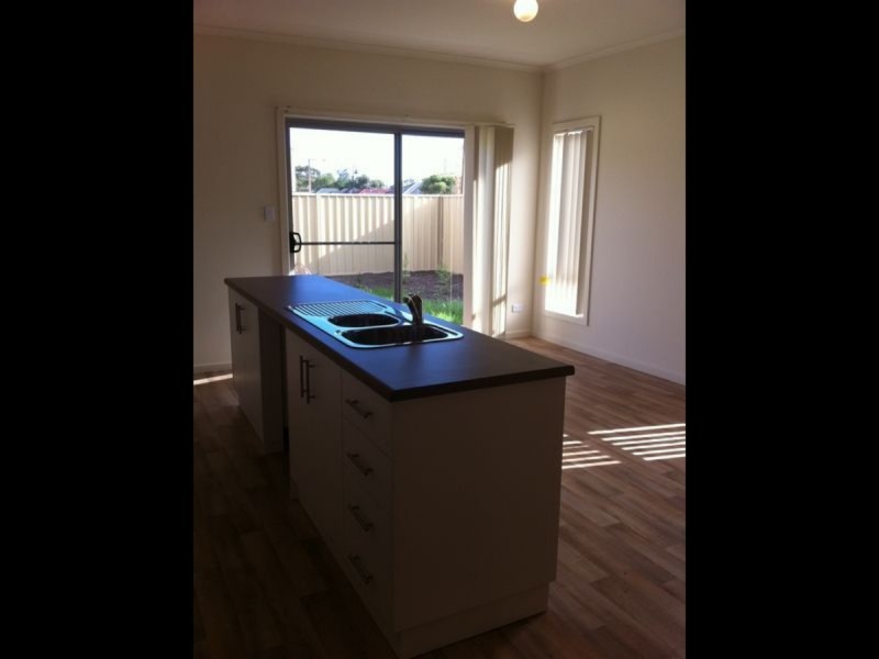 4 Parkside Walk, Smithfield Plains SA 5114