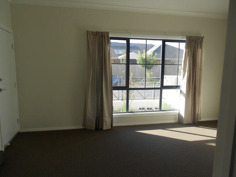 16 St Elias Street, Mawson Lakes SA 5095