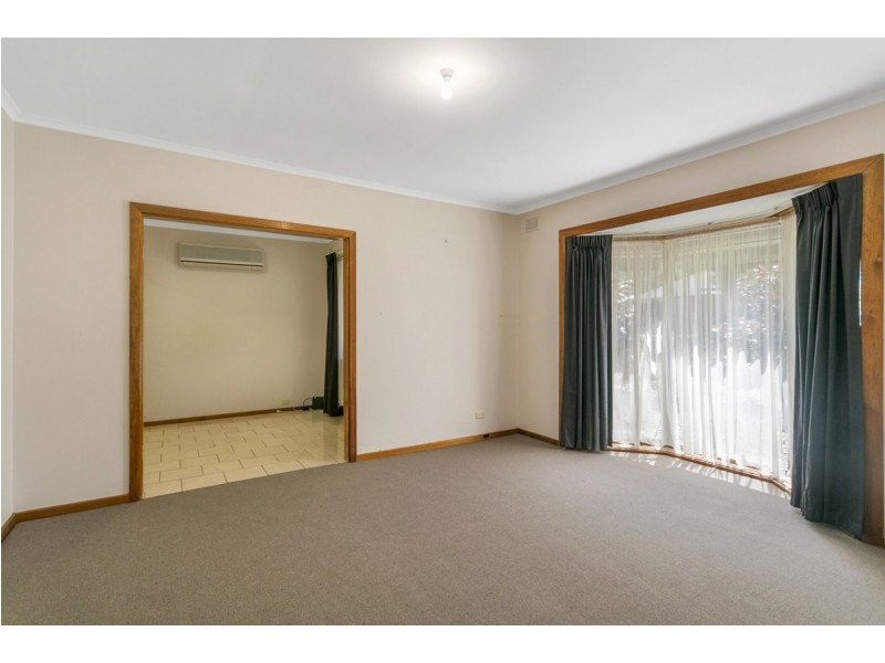 6 Canterbury Crescent, Valley View SA 5093