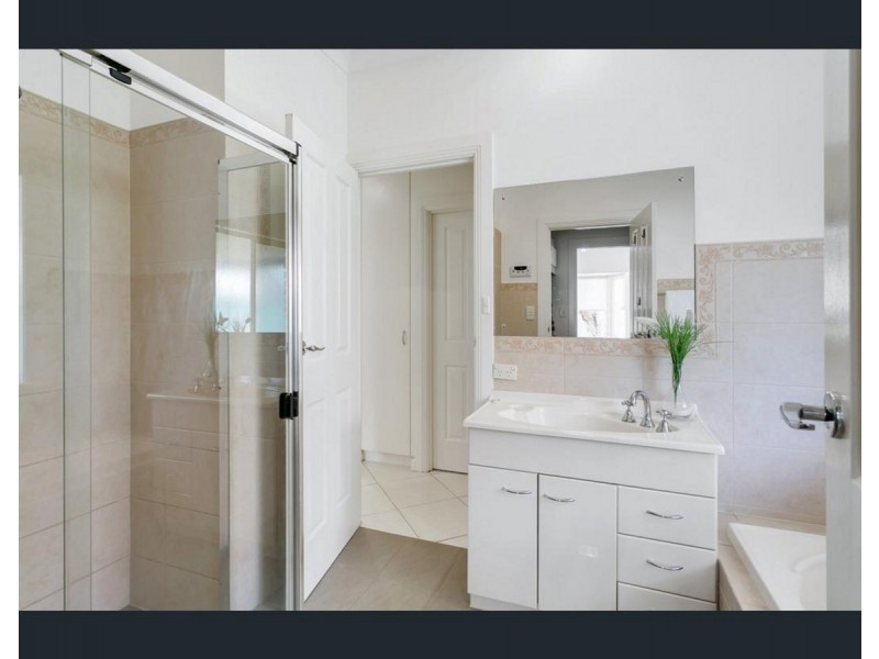 9 Sandpiper Chase, Mawson Lakes SA 5095