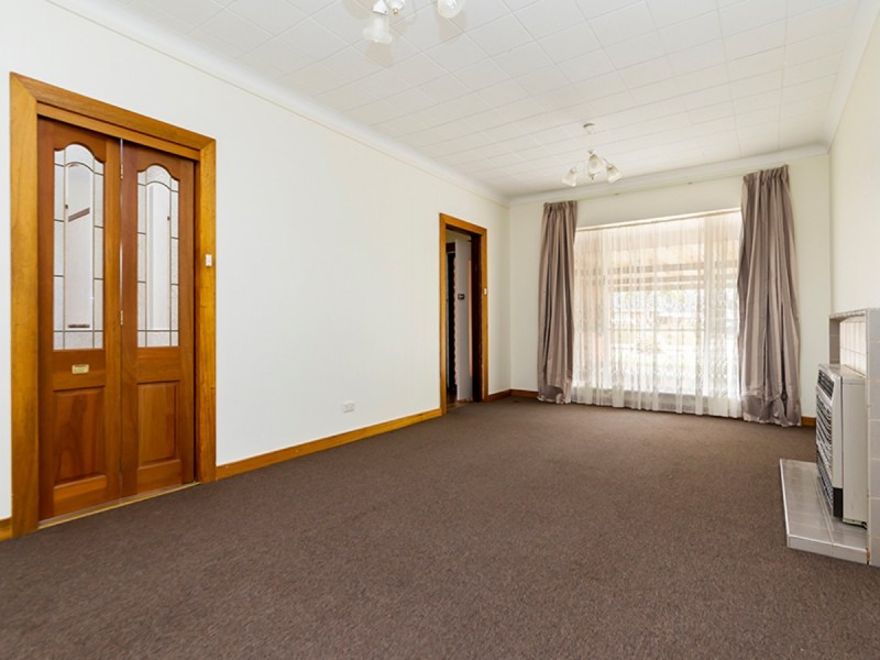 15 Marleycombe Road, Elizabeth Vale SA 5112