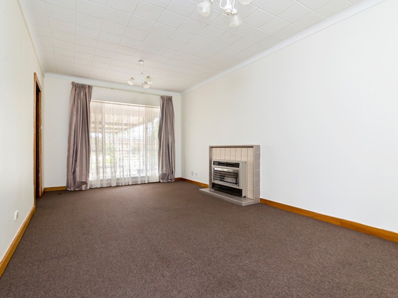 15 Marleycombe Road, Elizabeth Vale SA 5112