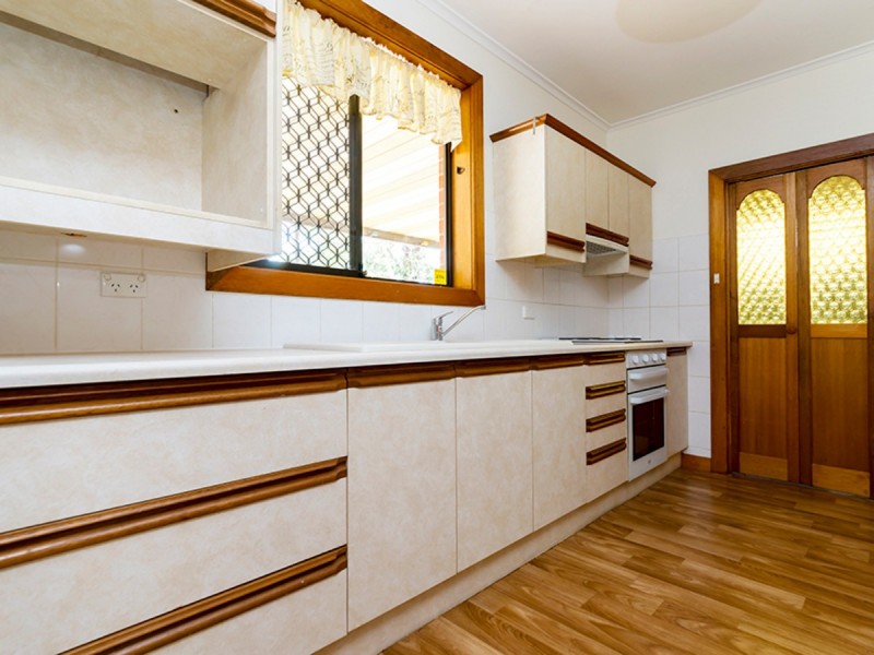 15 Marleycombe Road, Elizabeth Vale SA 5112