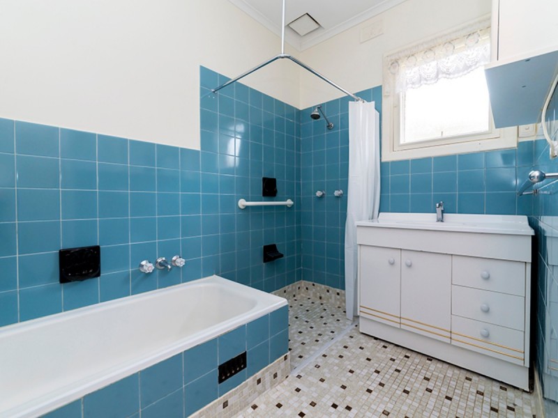 15 Marleycombe Road, Elizabeth Vale SA 5112