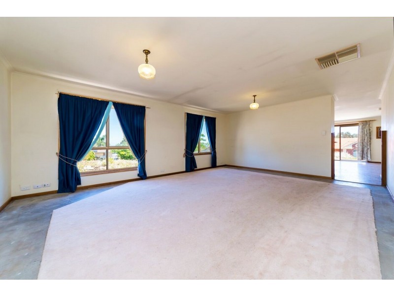 30 Honeysuckle Drive, Hillbank SA 5112