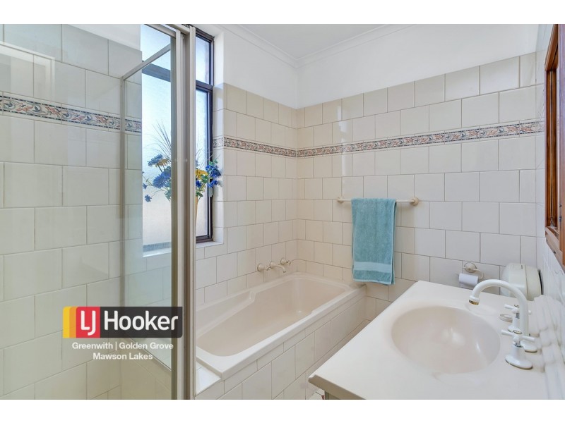 15 Lincoln Drive, Redwood Park SA 5097