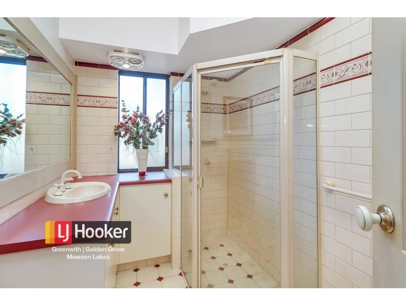 15 Lincoln Drive, Redwood Park SA 5097