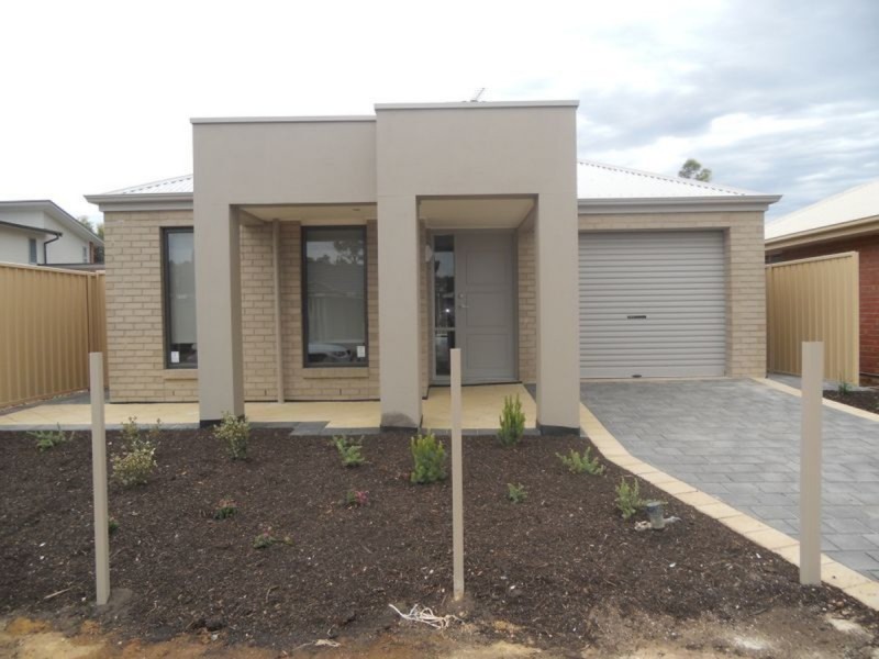 30 Tudor Crescent, Smithfield Plains SA 5114