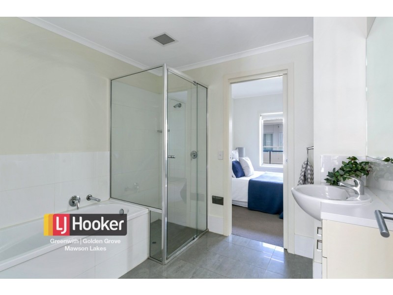 21/10 Light Common, Mawson Lakes SA 5095