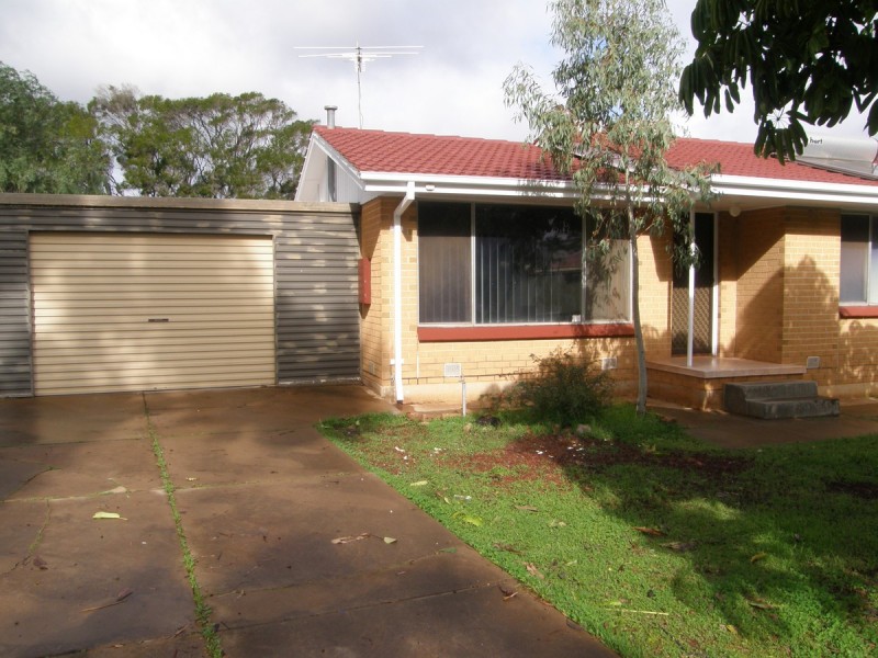4 Beckington Road, Elizabeth Downs SA 5113