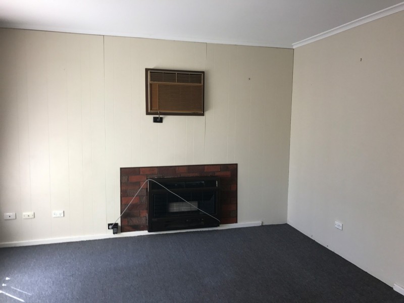 4 Beckington Road, Elizabeth Downs SA 5113