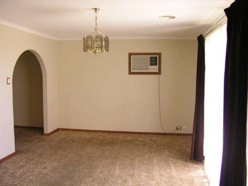 16 Coolen Crescent, Burton SA 5110