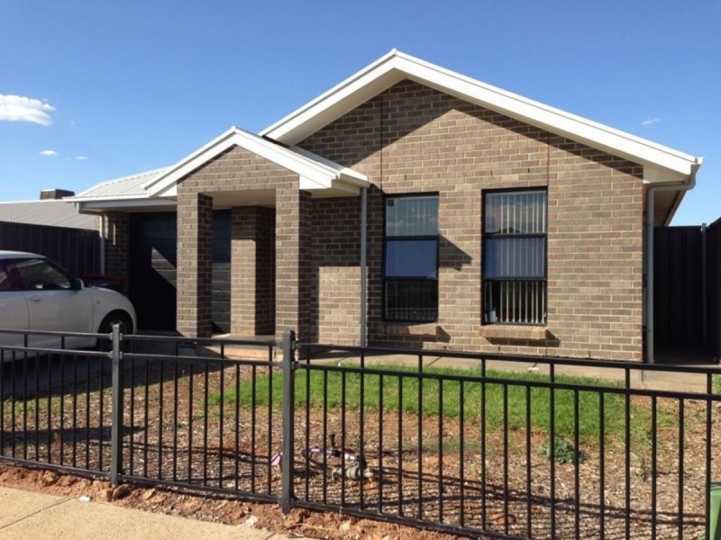 7 Burley Griffen Drive, Andrews Farm SA 5114