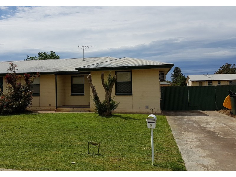 7 Moulds Crescent, Smithfield SA 5114