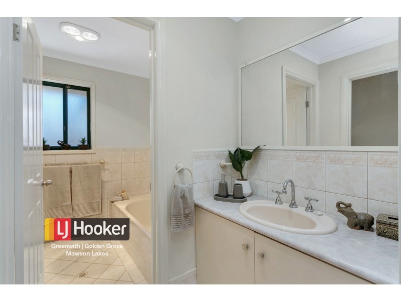 24 Cambridge Terrace, Hillbank SA 5112