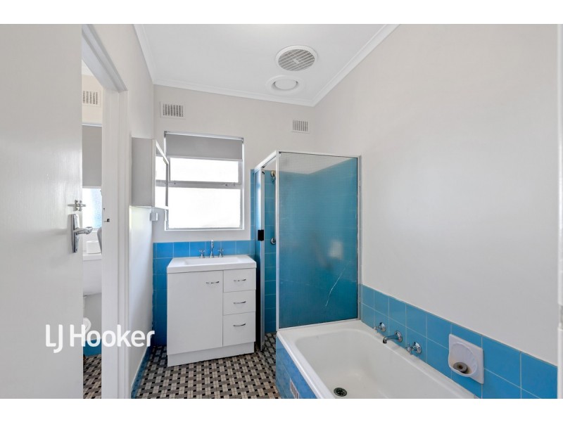 2 Allen Drive, Para Hills SA 5096
