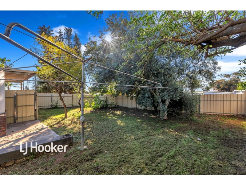 2 Allen Drive, Para Hills SA 5096