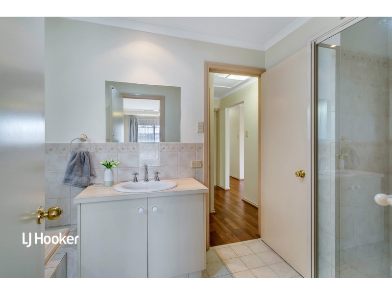 4 Treloar Avenue, Greenwith SA 5125