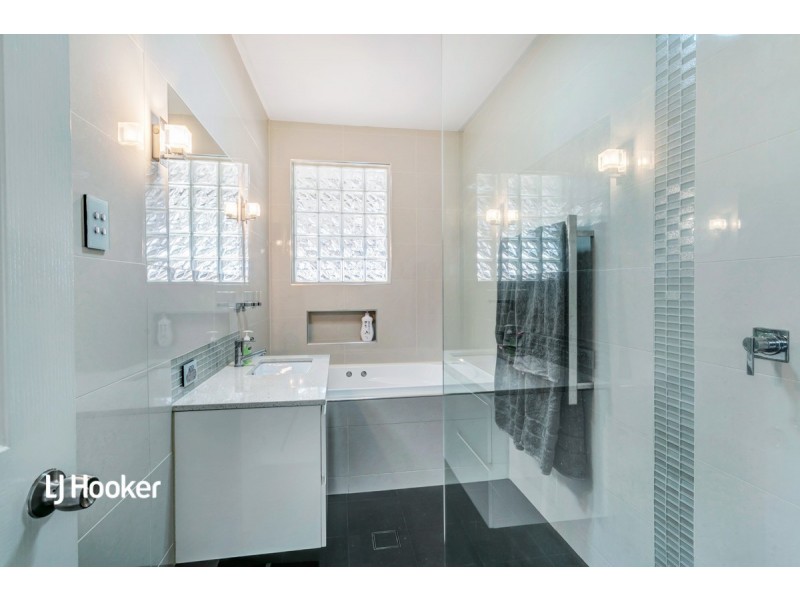 13 Gloucester Avenue, Redwood Park SA 5097