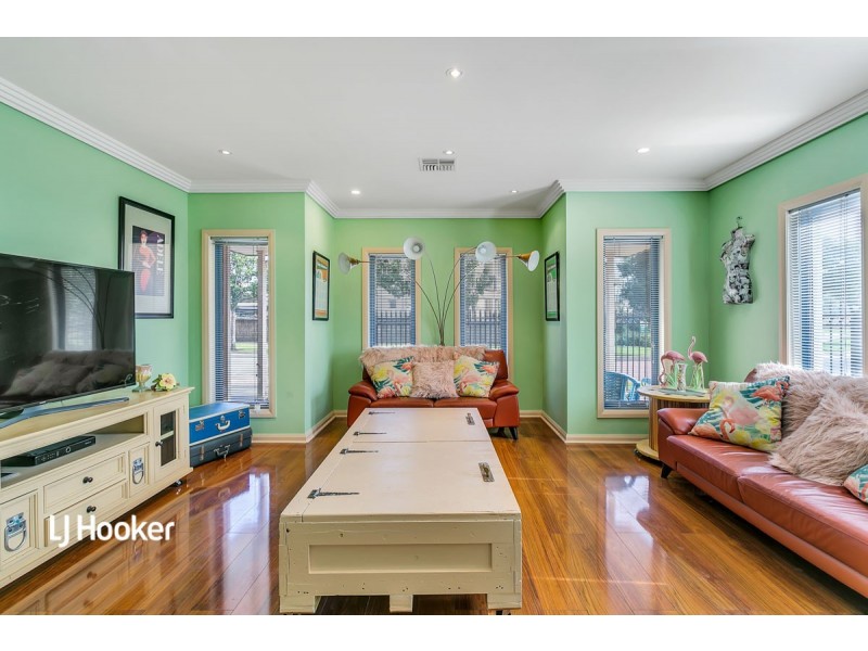 4 Windermere Crescent, Mawson Lakes SA 5095