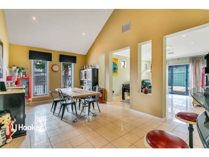 4 Windermere Crescent, Mawson Lakes SA 5095